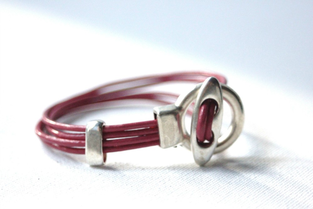 Bracelet cuir 4 cordons rose fushia fermoir toggle