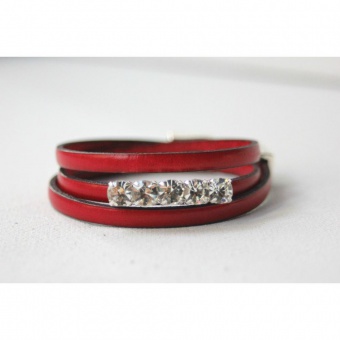 Bracelet manchette en cuir 3 tours rouge et strass