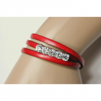 Bracelet manchette en cuir 3 tours rouge et strass