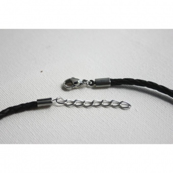 Collier cuir noir et acier pendentif chinois