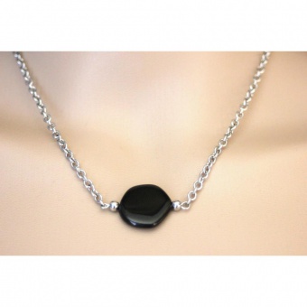 Collier en acier inoxydable et palet en verre noir