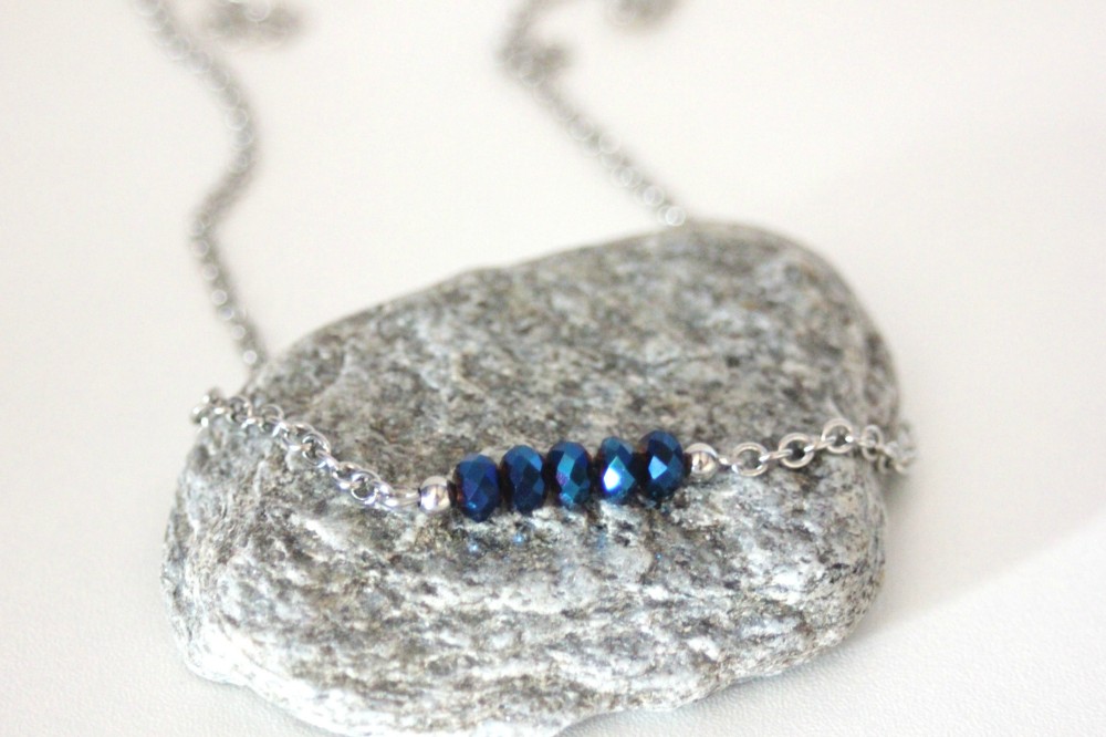 Collier En Perles De Verre Facettées Bleu Acier Et Incolore - 58 Cm, Neuf Sans Emballage, Bijou élégant Et Léger