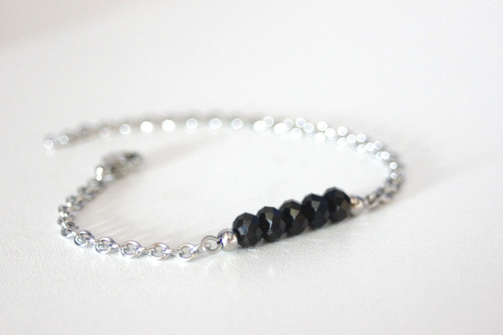 SAGA GIOIELLI Bracelet Unisexe Acier Inoxydable - Boules Facettées Aulite Blanche (6,5mm) Et Nœuds Métal - Longueur 16,5+3,5cm (coffret Inclus)