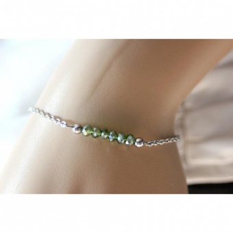 Bracelet en acier et perles facettées vert olive