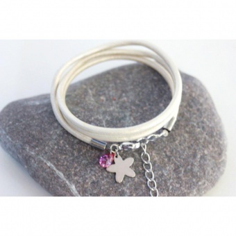 Bracelet en cuir blanc et breloque fleur acier