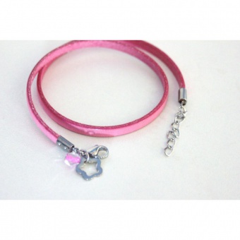 Bracelet en cuir rose et breloque fleur en acier