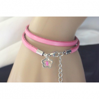 Bracelet en cuir rose et breloque fleur en acier