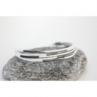 Bracelet cuir blanc perles tube gunmétal et acier