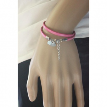 Bracelet en cuir rose et breloque coeur en acier