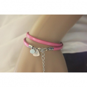 Bracelet en cuir rose et breloque coeur en acier