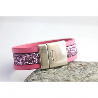 Bracelet manchette en cuir et paillettes rose 