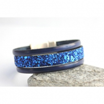 Bracelet manchette en cuir et paillettes bleu roi