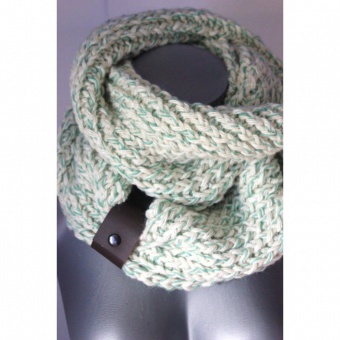 Snood blanc cassé et vert pastel lacet cuir marron