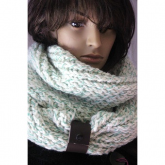 Snood blanc cassé et vert pastel lacet cuir marron