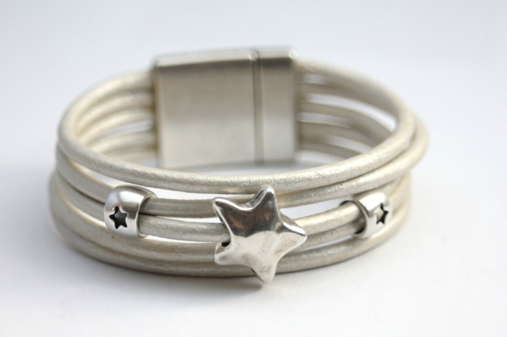 Bracelet manchette cuir blanc nacré étoile argent