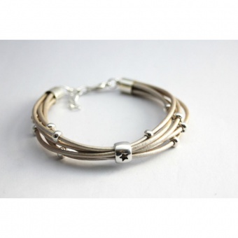 Bracelet cuir blanc nacré perles et étoiles métal