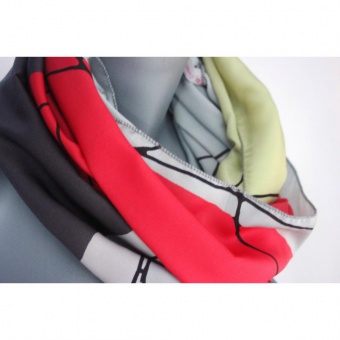 Snood tissu imprimé graphique gris jaune et rouge 