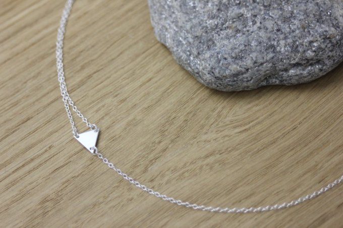 Collier argent massif asymétrique double chaine avec médaille triangle