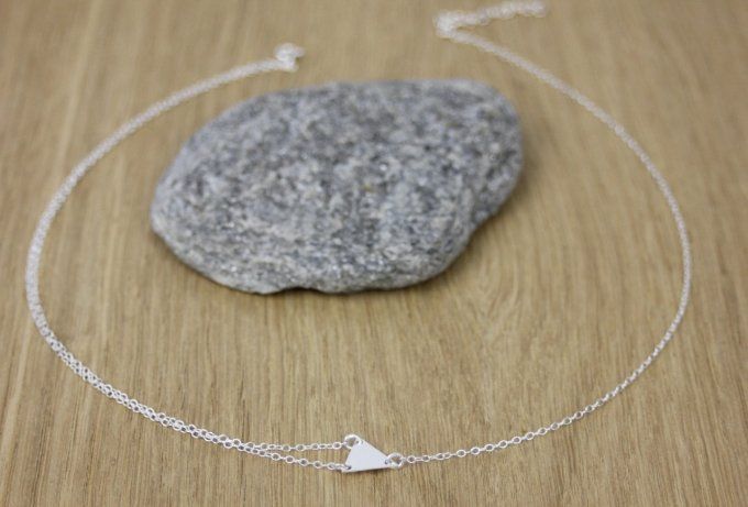 Collier argent massif asymétrique double chaine avec médaille triangle