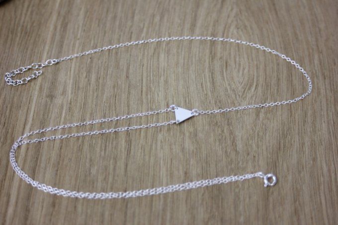 Collier argent massif asymétrique double chaine avec médaille triangle