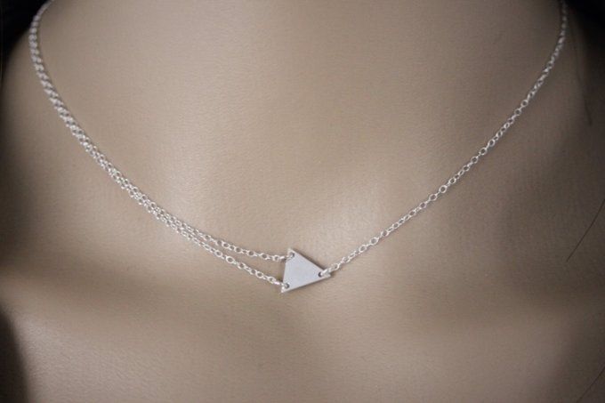 Collier argent massif asymétrique double chaine avec médaille triangle