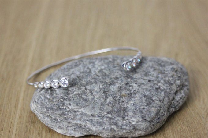 Bracelet jonc ouvert en argent massif et zircons