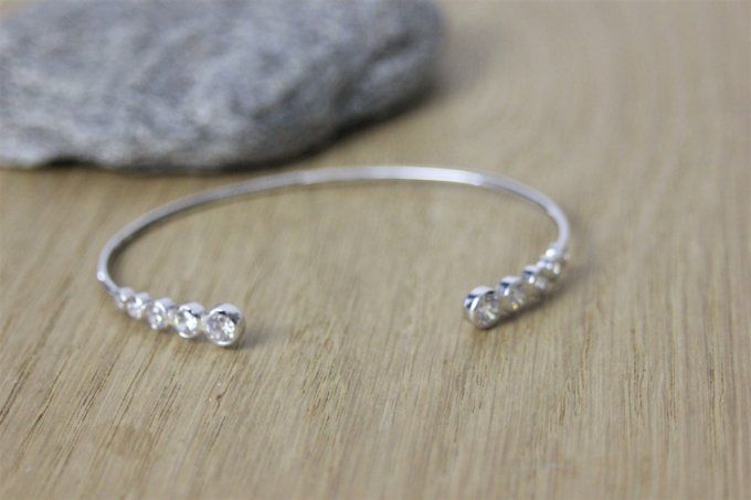 Bracelet jonc ouvert en argent massif et zircons