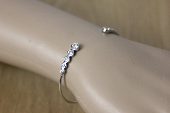 Bracelet jonc ouvert en argent massif et zircons