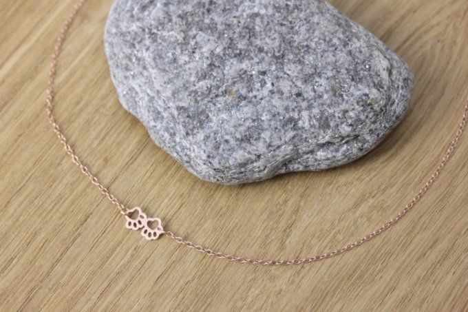 Collier or rose pendentif pattes de chien ou de chat