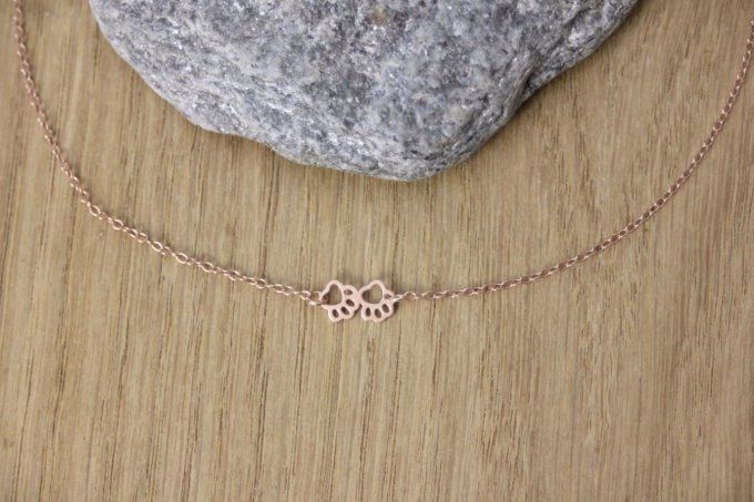 Collier or rose pendentif pattes de chien ou de chat