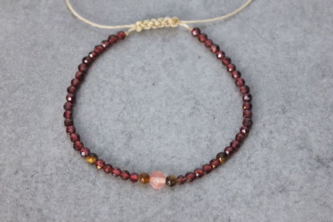 Bracelet perles grenat, oeil de tigre et quartz rose