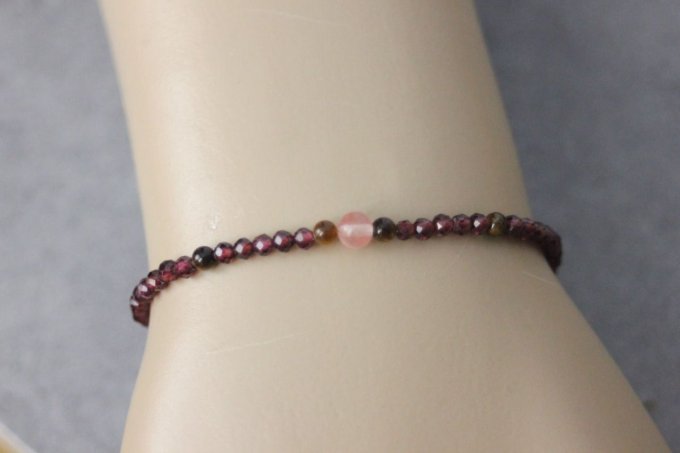 Bracelet perles grenat, oeil de tigre et quartz rose