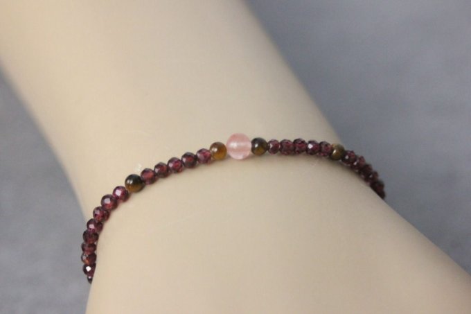 Bracelet perles grenat, oeil de tigre et quartz rose