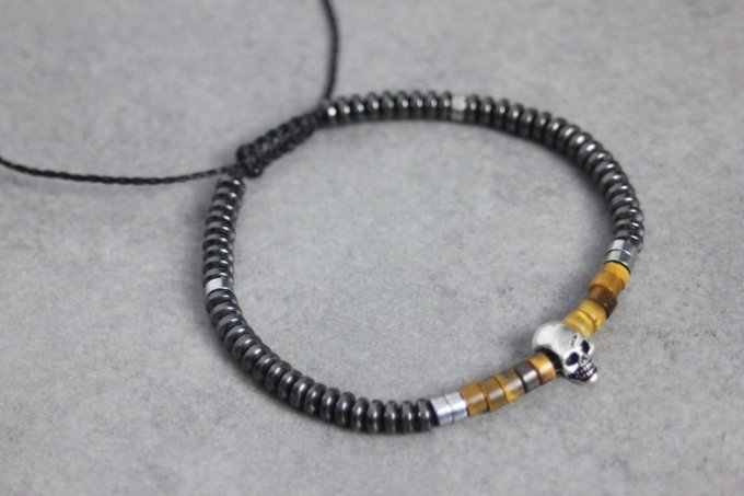 Bracelet perles heishi en oeil de tigre, hématite et tête de mort argent massif