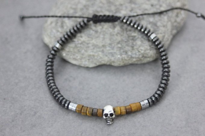 Bracelet perles heishi en oeil de tigre, hématite et tête de mort argent massif