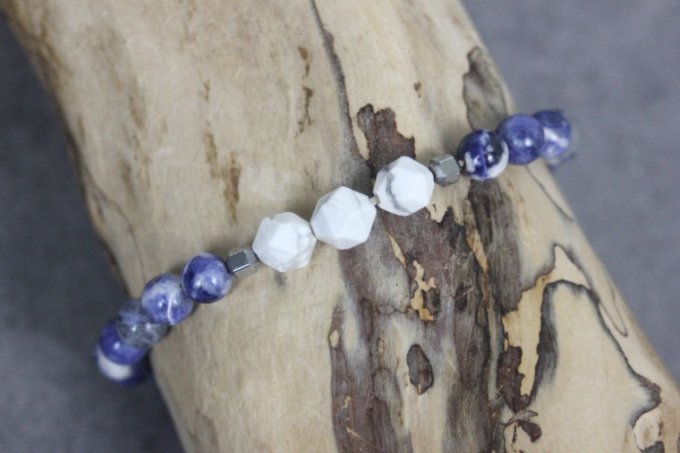 Bracelet en perles sodalite, howlite blanche et hématite