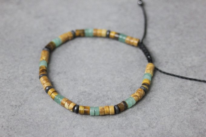 Bracelet perles heishi en wood stone, jade, oeil de tigre et hématite mat