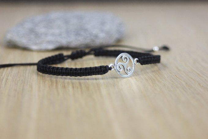 Bracelet cordon macramé noir symbole celtique triskèle en argent massif 925