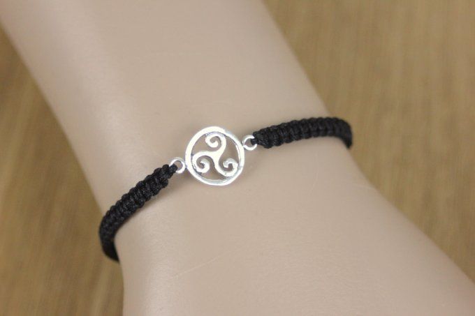 Bracelet cordon macramé noir symbole celtique triskèle en argent massif 925