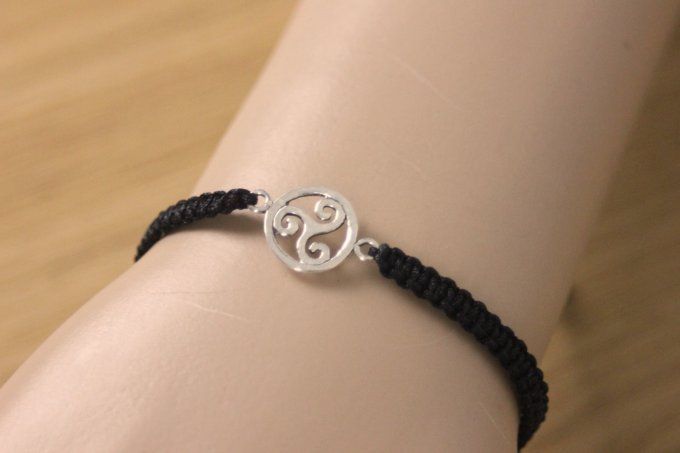Bracelet cordon macramé noir symbole celtique triskèle en argent massif 925