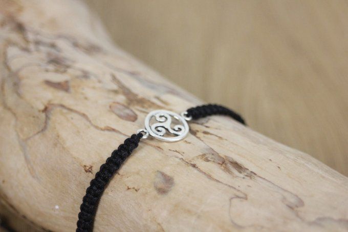Bracelet cordon macramé noir symbole celtique triskèle en argent massif 925