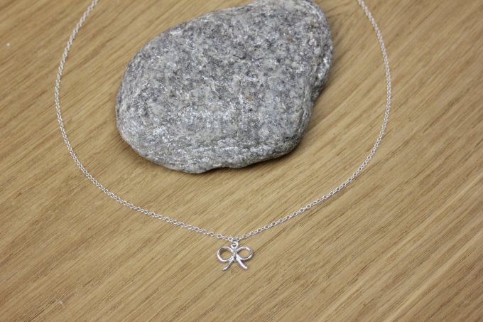 Collier argent massif pendentif noeud