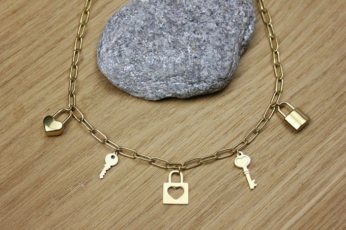 Collier acier inoxydable doré gros maillons et breloques clés et cadenas