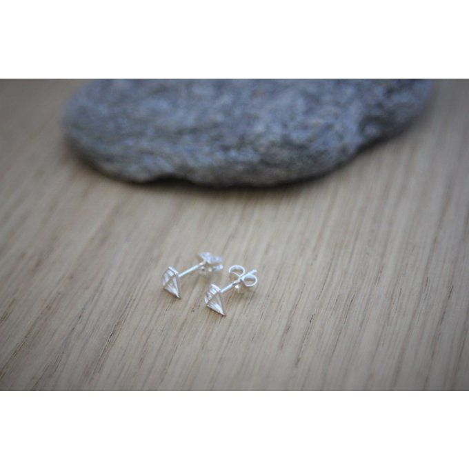 Boucles d'oreilles petit diamant en argent massif