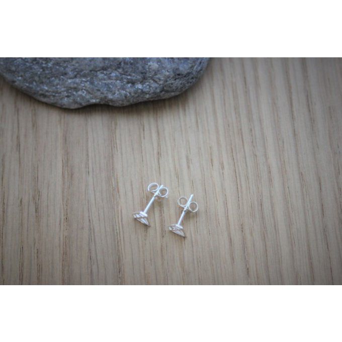 Boucles d'oreilles petit diamant en argent massif