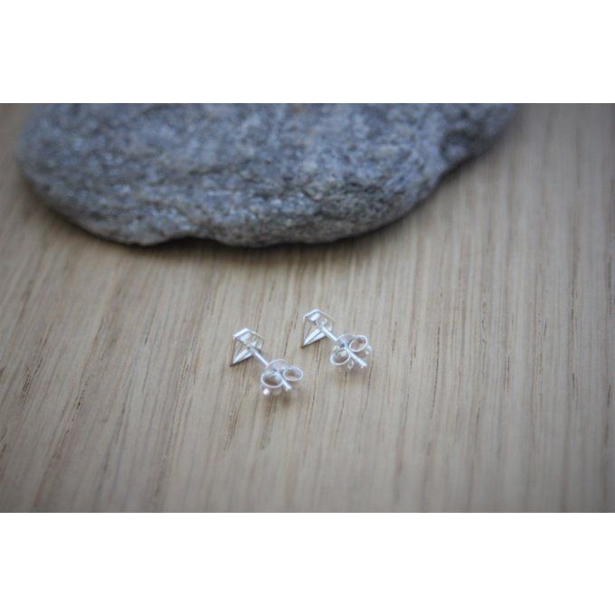 Boucles d'oreilles petit diamant en argent massif