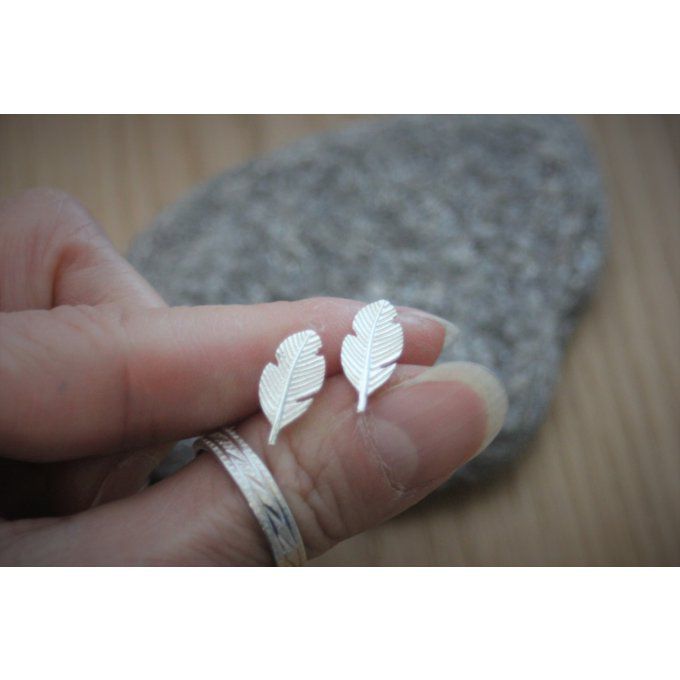 Boucles d'oreilles minimalistes plumes en argent massif