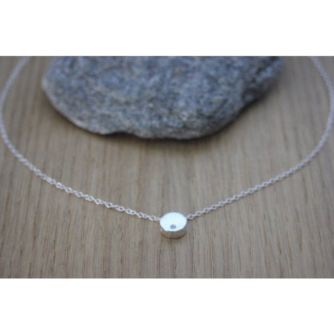 Collier argent pendentif rond orné d'un cristal swarovski