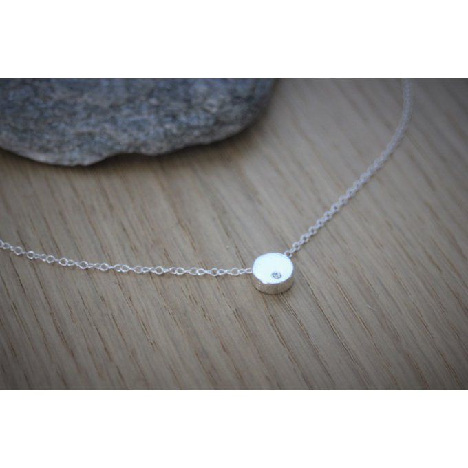 Collier argent pendentif rond orné d'un cristal swarovski