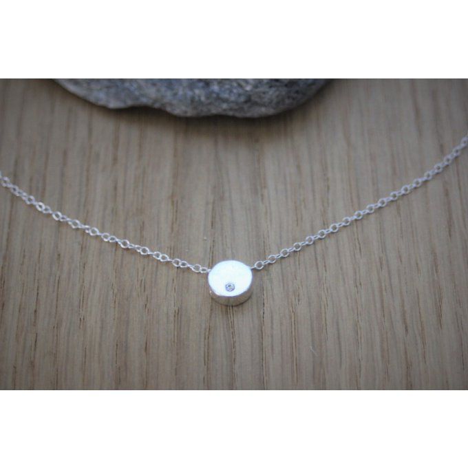 Collier argent pendentif rond orné d'un cristal swarovski